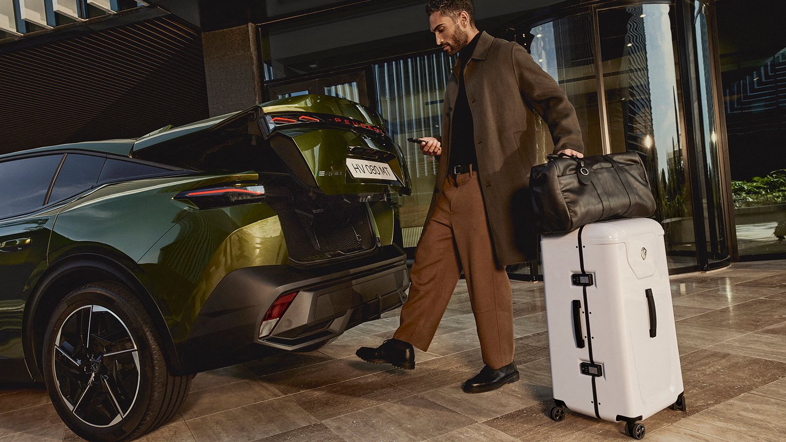 Αυτό είναι το ανανεωμένο Peugeot 408